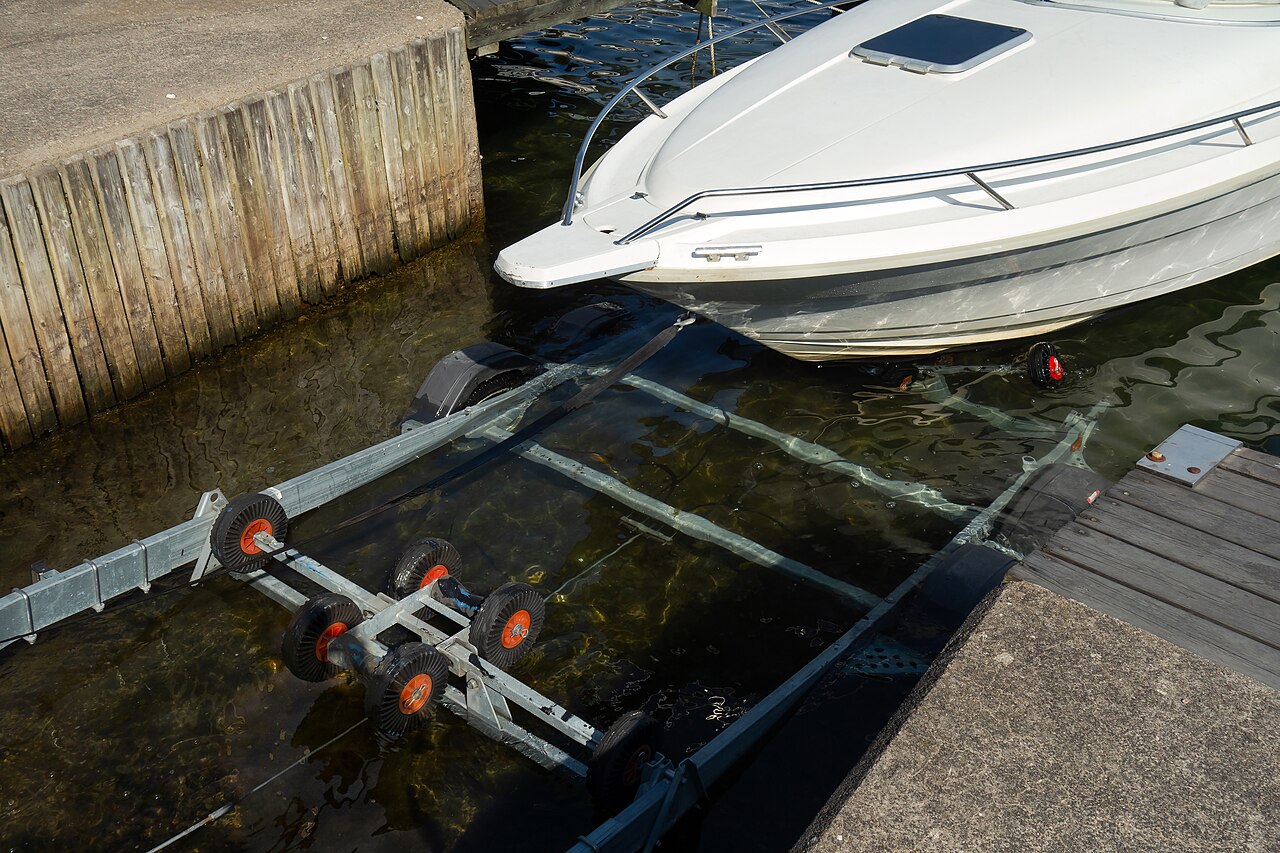 Boat trailer winch stand and cable aligned with a boat's bow eye